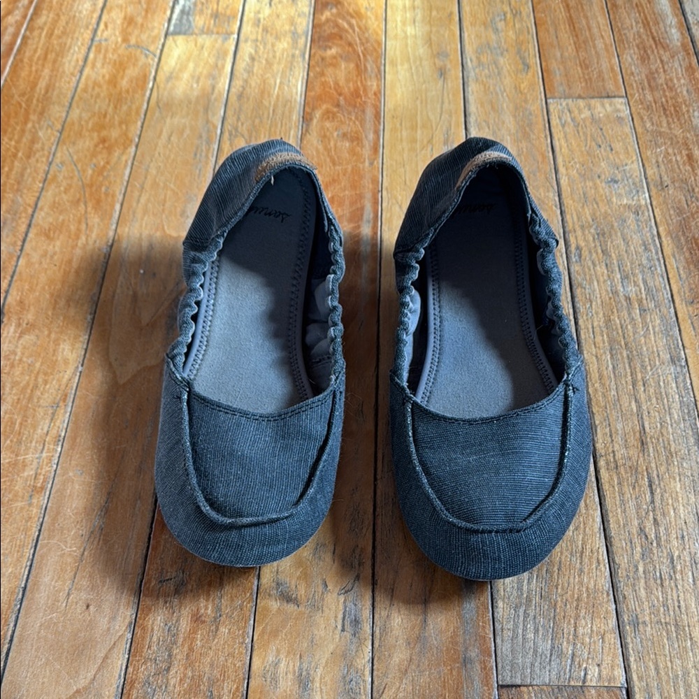 Sanuk Comfortable Gray Flats